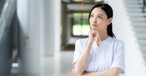 看護師5年目、年収は380万円です。看護師の平均年収は高いって言われますが、私の年収も高いのでしょうか？