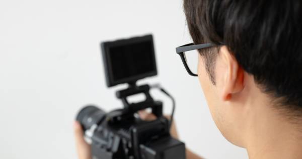 院長の挨拶動画、60秒で十分です。看護師採用で逆効果にしないための構成と実例