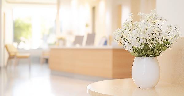 家族経営の落とし穴を避けるために——配偶者や家族を事務長に任せる前に知っておきたい現場のリアルと、健全な運営のコツ